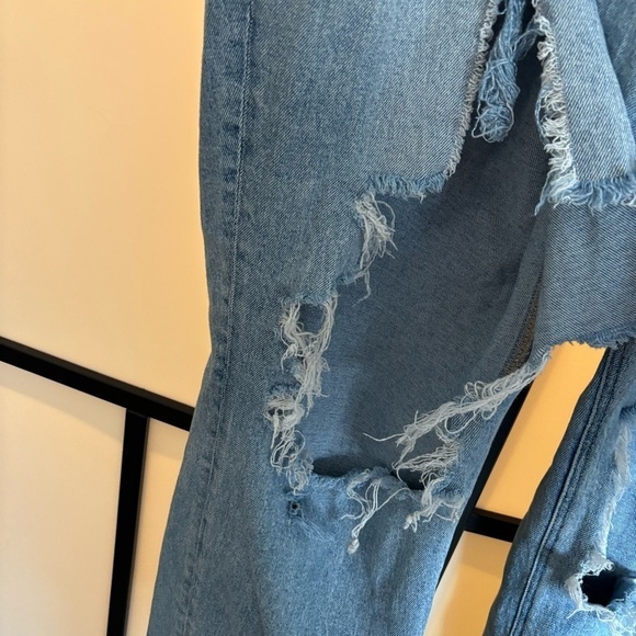 American Eagle Curvy 90s distressed destroyed denim jeans. Size 18 - Picture 11 of 12